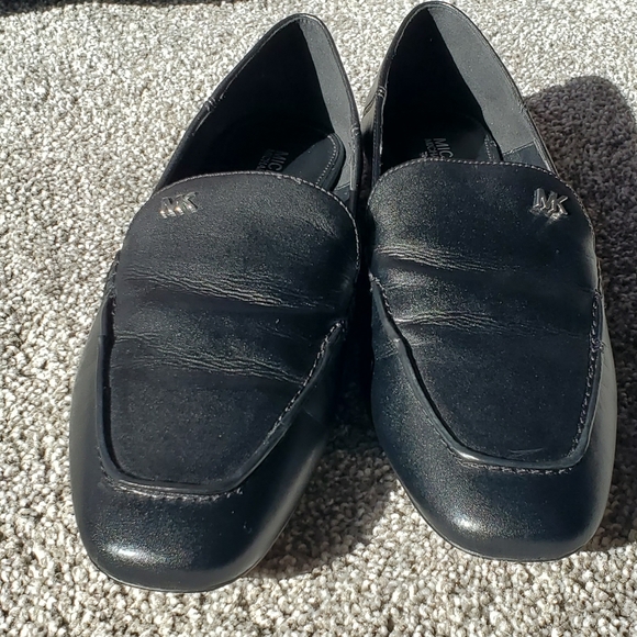 Euc Black Flats - Picture 1 of 7